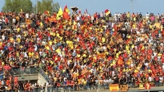 Tifosi del Lecce. A Taranto solo con la tessera del tifoso