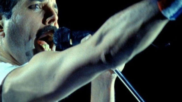 Freddie Mercury ci ha lasciato 25 anni fa | Tito di Persio