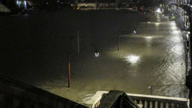 Il fiume Po esondato lungo i Murazzi