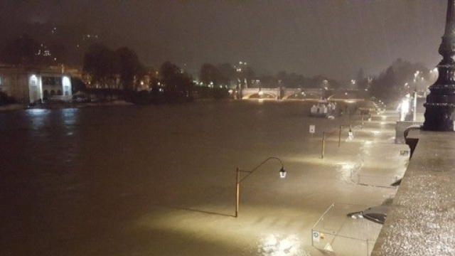 Il Po lungo i Murazzi ha ampiamente superato i 5 metri