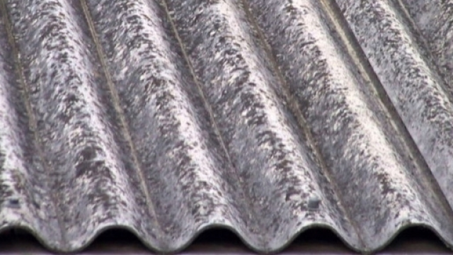 L'amianto &egrave; presente ovunque in edilizia. La rimozione e la bonifica non decollano.