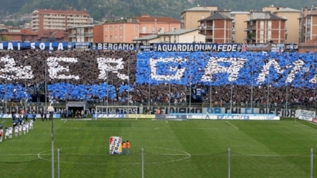 Suggestiva coreografia allo stadio di Bergamo - bergamopost.it