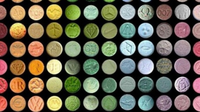 Allarme nuova droga sintentica con il simbolo di Facebook ... - improntaunika.it