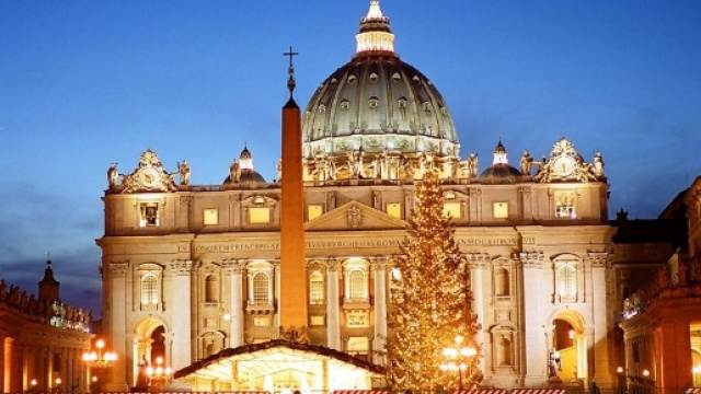 Il presepe e l'albero di Natale in Piazza San Pietro