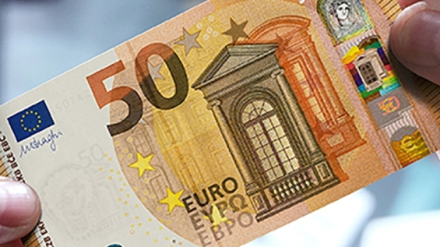 La Bce presenta la nuova banconota da 50 euro: circoler&agrave; dal 4 ... - mediaset.it