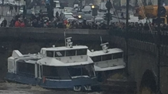 Valentino e Vaentina, i due battelli che si sono disincagliati a causa della piena del Po.