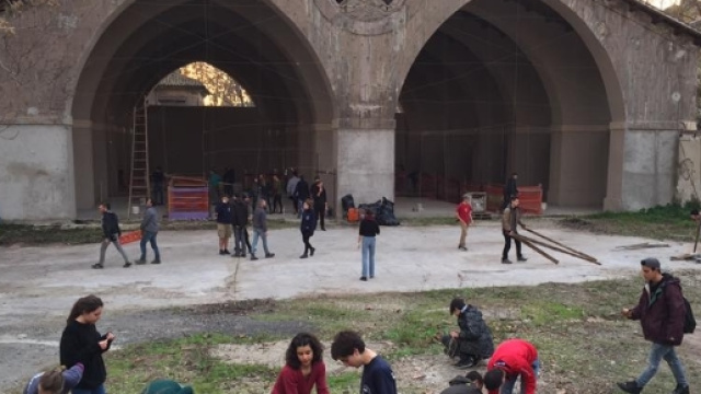 I ragazzi di "Scomodo" puliscono l'ex Arsenale Pontificio