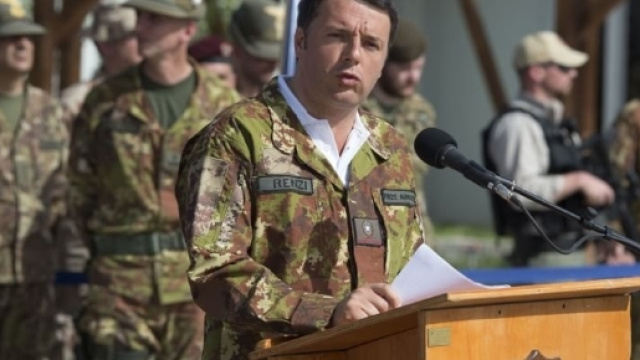 L'esercito protesta contro il governo, altra tegola per Matteo Renzi