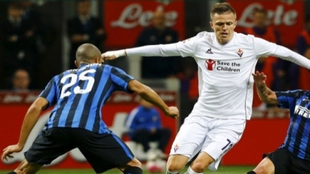 Il fantasista Ilicic intento a liberarsi dai difensori nerazurri