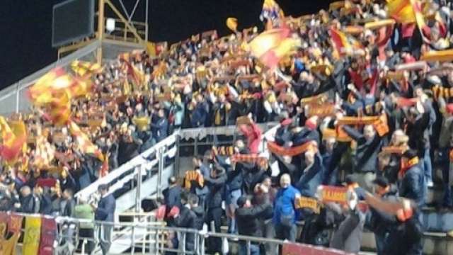 Tifosi leccesi a Taranto. Foto Diego F.