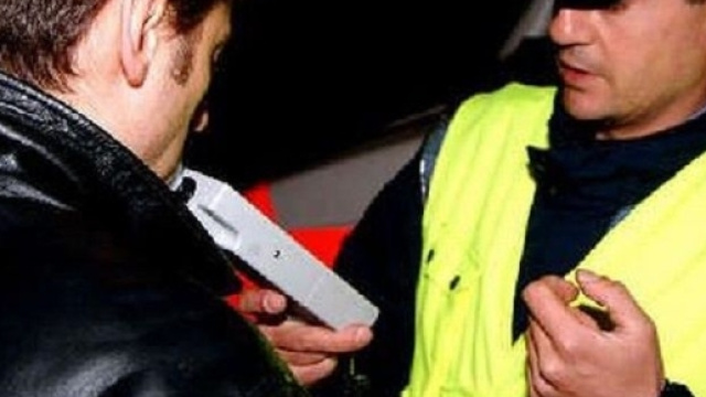 Un alcoltest effettuato dalla polizia locale