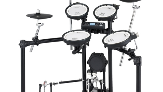 Une batterie &eacute;lectronique de la marque Roland