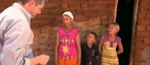 Dona Luiza &eacute; agricultora e sonha em ter energia el&eacute;trica em casa (Foto: TV Globo)