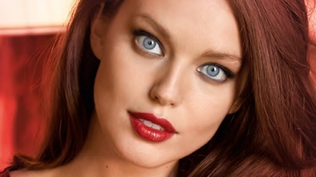 Emily DiDonato per la Christmas Collection