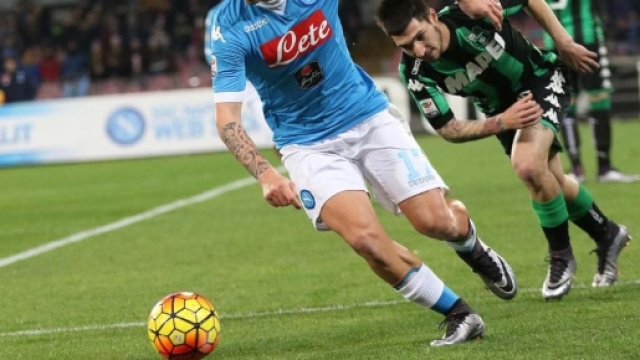 Serie A: Napoli-Sassuolo 3-1, gli azzurri staccano l'Inter ... - mediaset.it