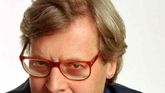 Vittorio Sgarbi confessa di aver voluto possedere Valeria Marini.