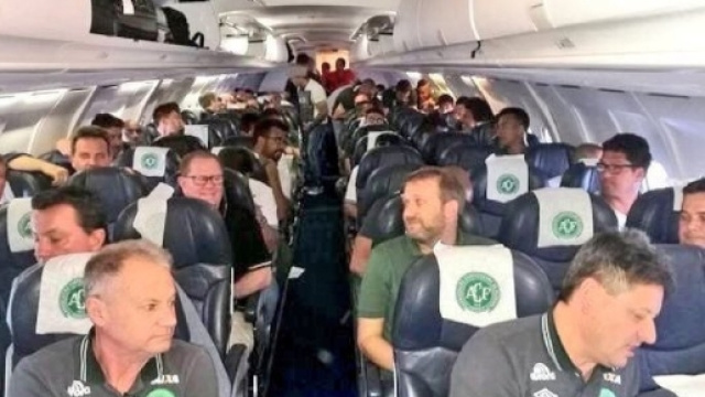 A bordo dell'aereo precipitato in Colombia c'era l'intera squadra brasiliana, in volo verso la finale della Coppa Sudamericana