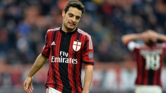 Bonaventura con Montolivo sullo sfondo, entrambi infortunati - rossoneriblog.com