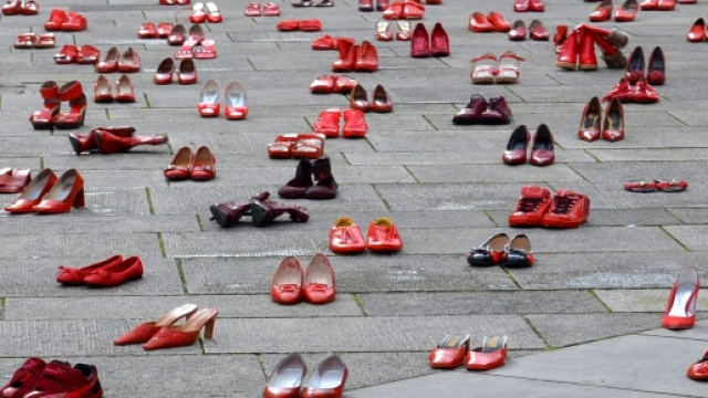 La donna uccisa a coltellate &egrave; l'ennesima vittima della gelosia