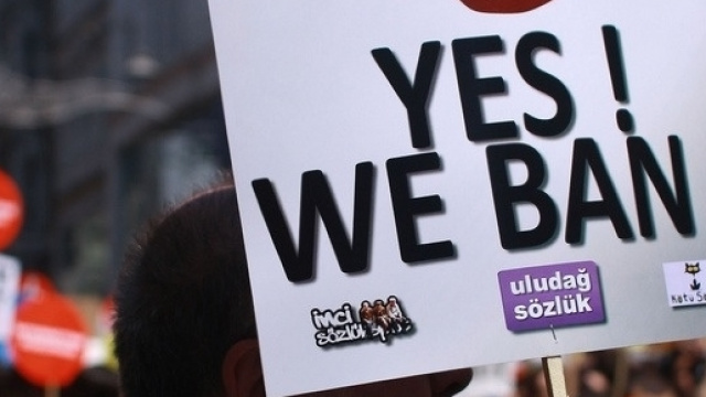 Manifestazione contro la censura di internet in Turchia