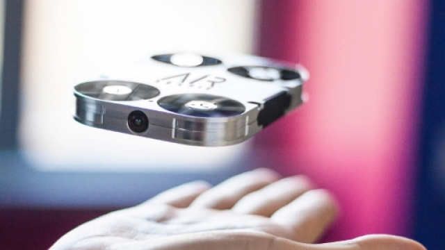 AirSelfie, il drone per autoscatti che sta nel palmo di una mano ... - lastampa.it