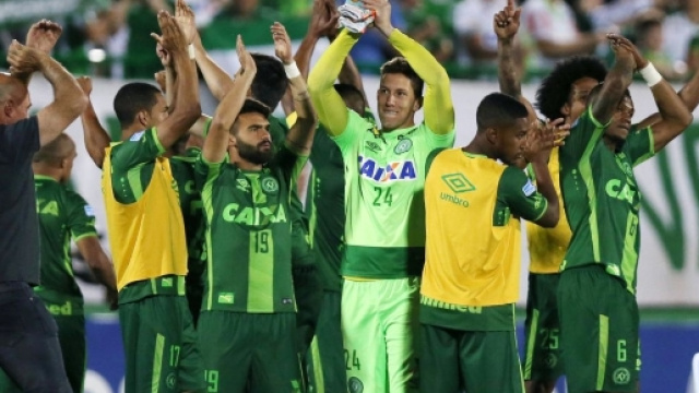 La gioia dei giocatori della Chapecoense dopo il successo sul San Lorenzo in semifinale di Copa Sudamericana