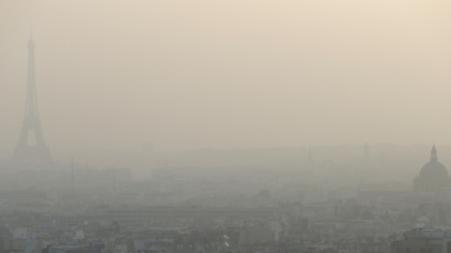 Pic de pollution &agrave; Paris: le stationnement r&eacute;sidentiel gratuit - bfmtv.com