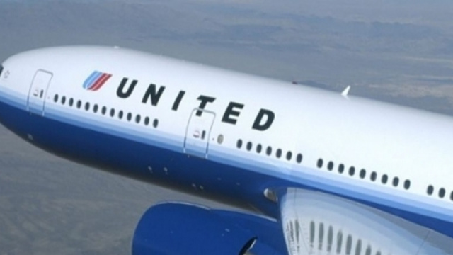 Pilota getta proiettili nel bagno dell'aereo: panico a bordo - today.it