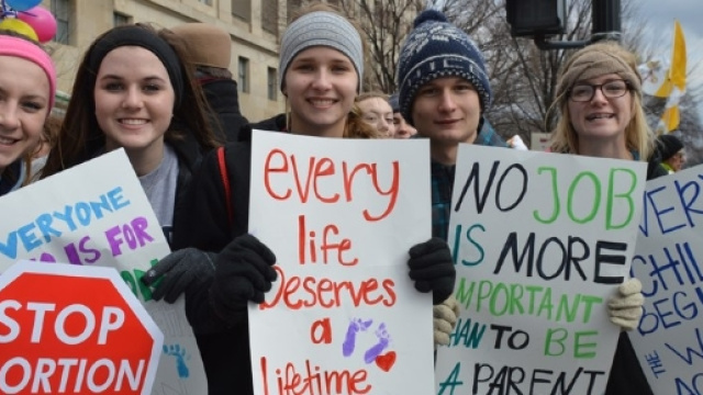 Polonia, 930 euro ai genitori che decidono di far nascere bimbi malformati