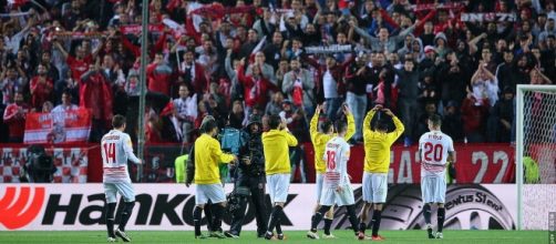 Sevilla vs Barcelona [image: c2.staticflickr.com]