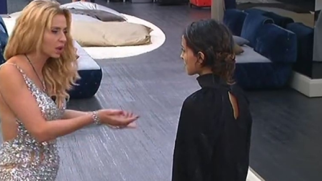 Faccia a faccia tra Valeria Marini e Mariana Rodriguez: ecco cosa ... - novella2000.it