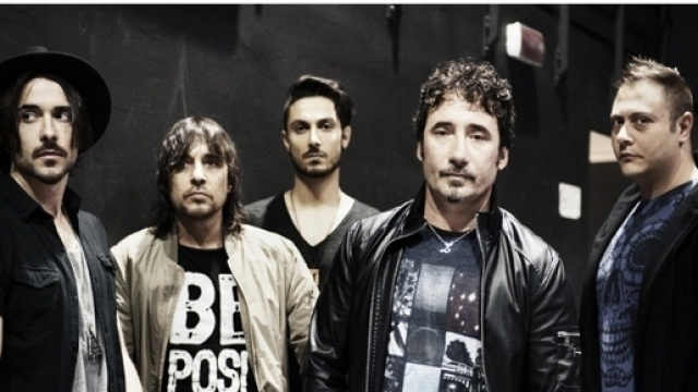 La band dei Tiromancino al completo