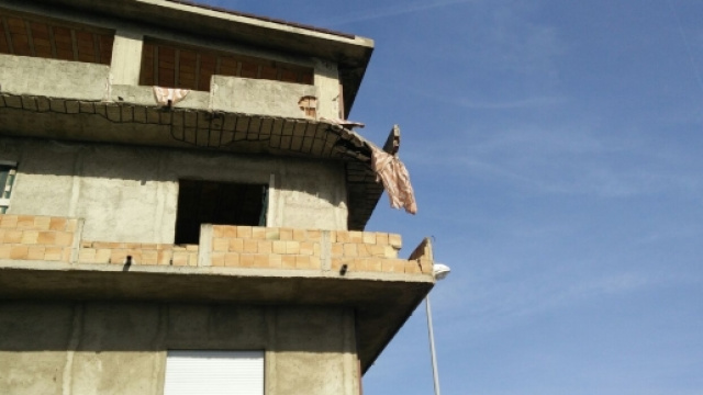 Reggio Calabria, anziana schiacciata da un balcone