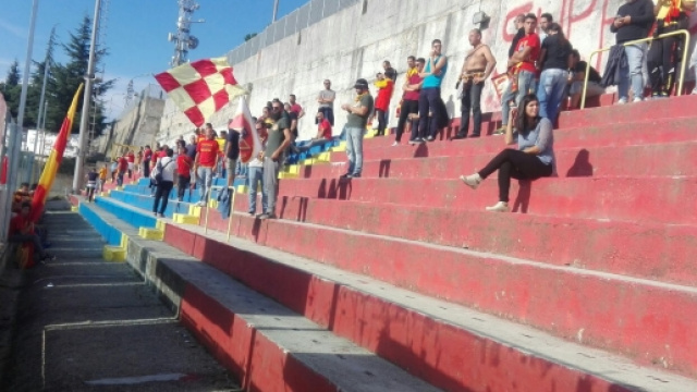 I tifosi del Lecce presenti a Vibo Valentia.