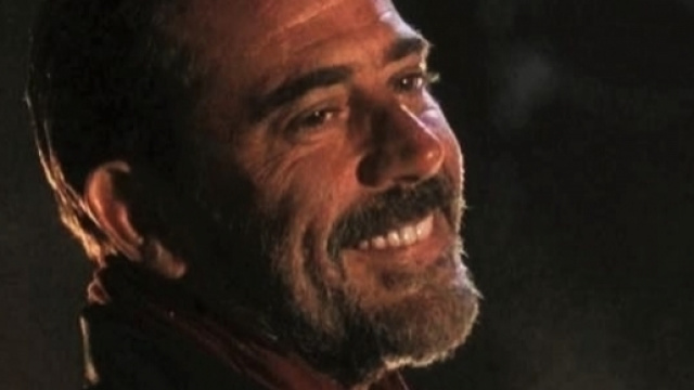 Negan in una scena di The Walking Dead 7