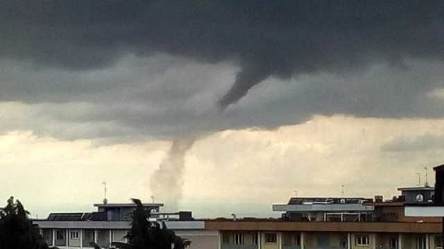 Tromba d'aria colpisce la capitale