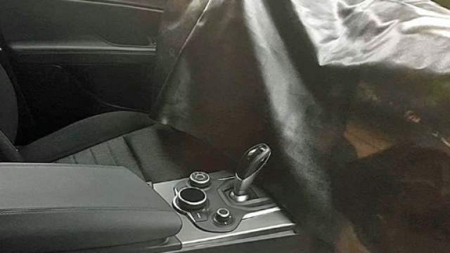 Alfa Romeo Stelvio: gli interni del nuovo Suv