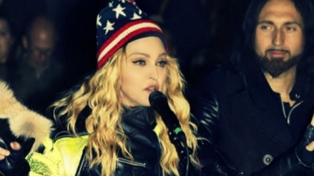 #Madonna sostiene in strada la campagna politica di #HillaryClinton. #BlastingNews
