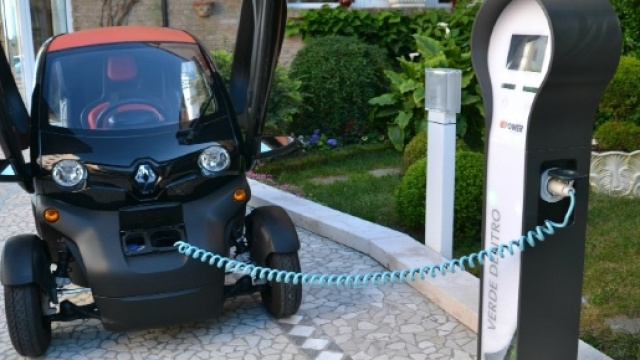 PALINA, la torre di ricarica per macchine elettriche