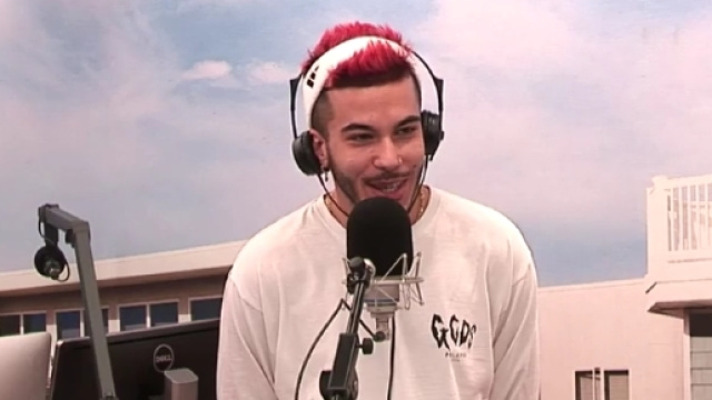 Sfera Ebbasta, classe 1992, ospite negli studi di Radio Deejay.