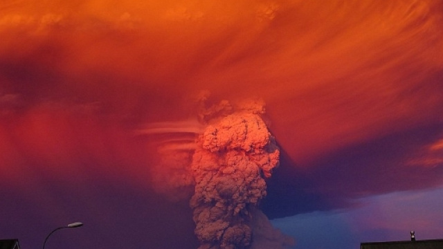 UFO seen near Chile's Calbuco volcano's ash cloud in video | Daily ... - dailymail.co.uk