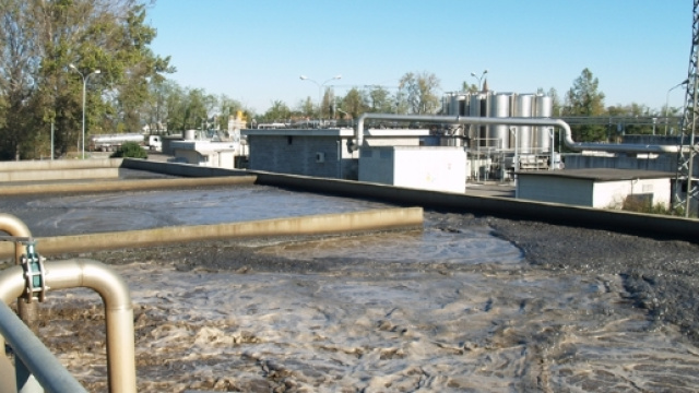 Sversava liquami non trattati nel fiume.