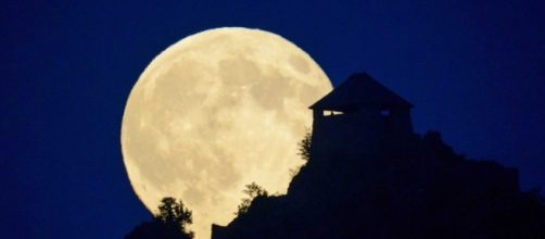 NASA explains the last 3 moons of 2016 will be supermoons ... - businessinsider.com