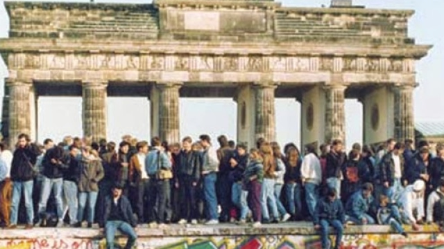 9 Novembre 1989, cadeva il Muro di Berlino.