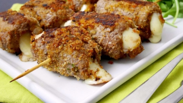 Le braciole messinese, cotte alla griglia (foto da giallozafferano.it)