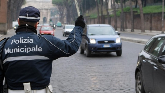 Lo scandalo della cancellazione di 60 mila multe a Roma
