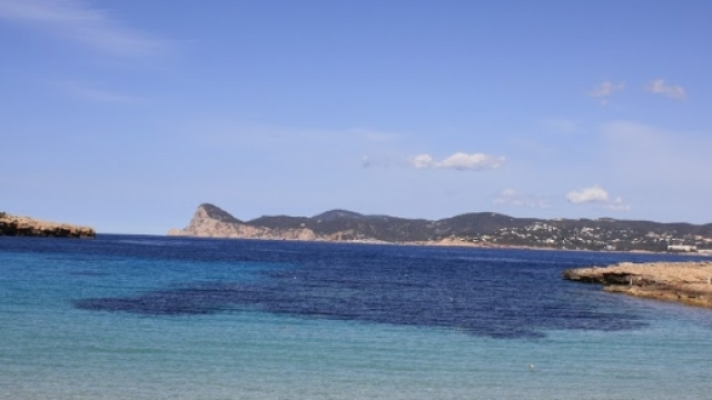 Mare cristallino niente all'orizzonte. What else?