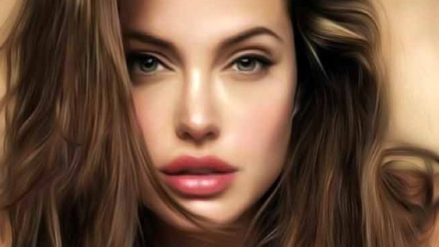 Angelina Jolie sostituisce il cibo con le sigarette