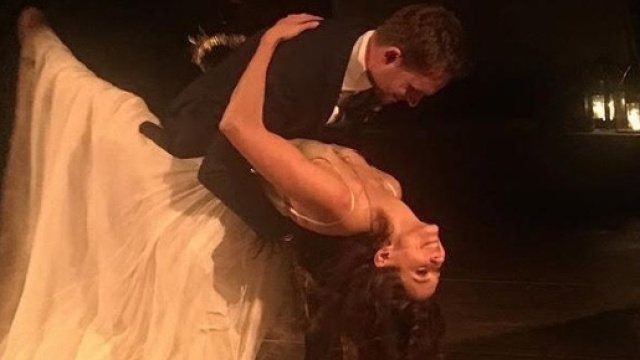 Troian Bellisario e Patrick Adams nel casch&egrave; post matrimonio