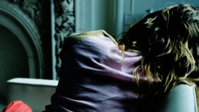 Invia selfie 'piccante' al fidanzatino: scatto condiviso con WhatsApp